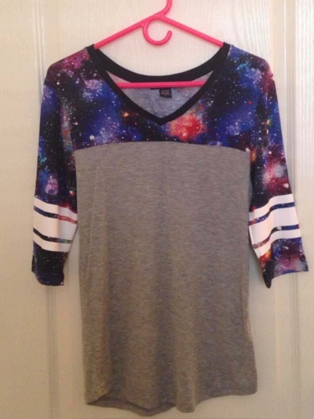 NWOT Rue 21 Galaxy Sleeves Top!